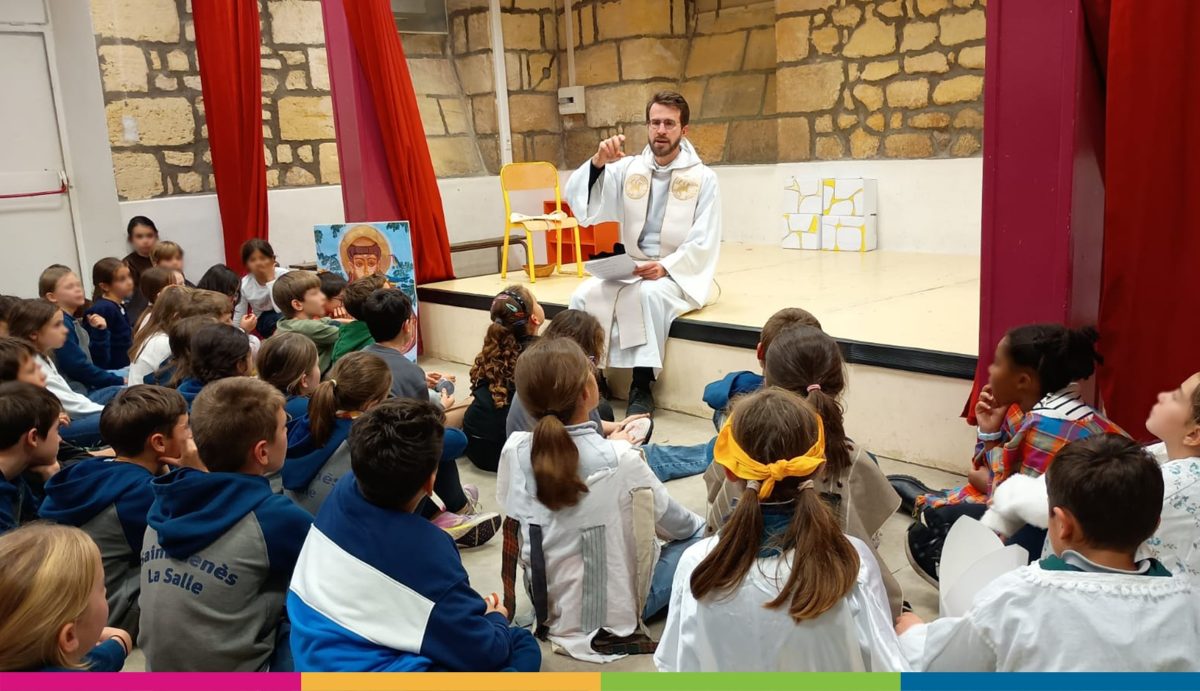 Une école primaire en mouvement