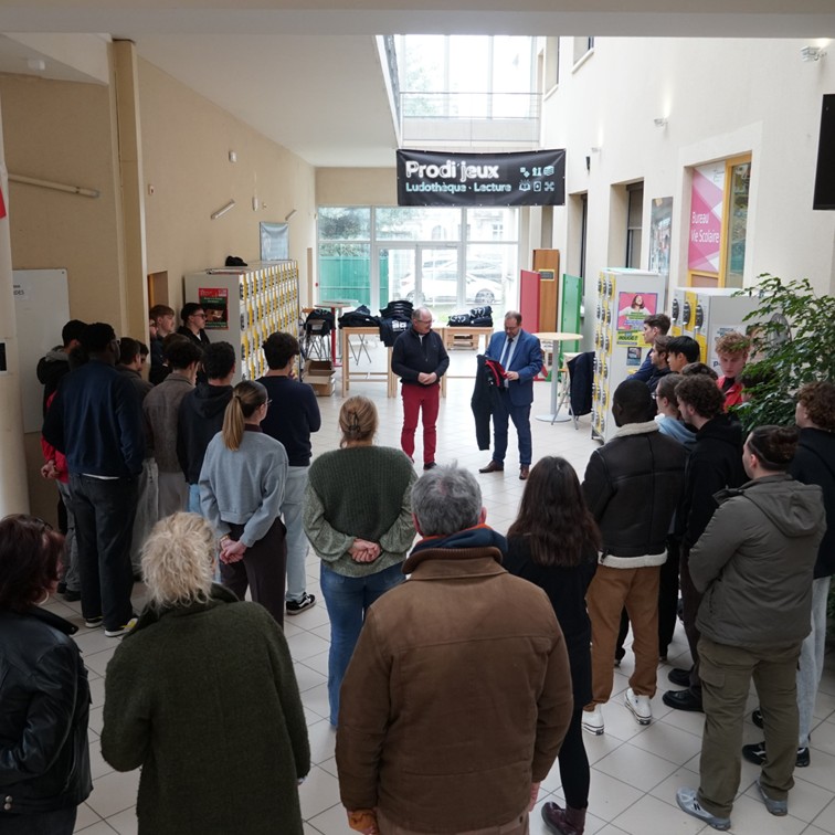 Sweats Campus FED GTLA (2)